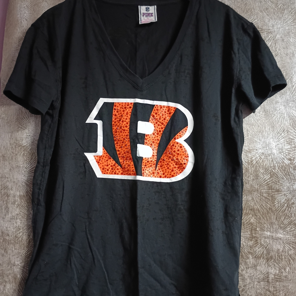 PINK Victoria's Secret Black and Orange Short Sleeve Tee